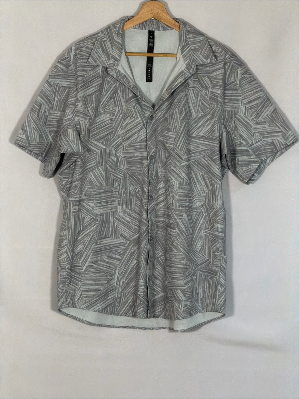 Lululemon Airing Easy Shirt Men’s XL Gray Geometric Ventlight Mesh Button Up